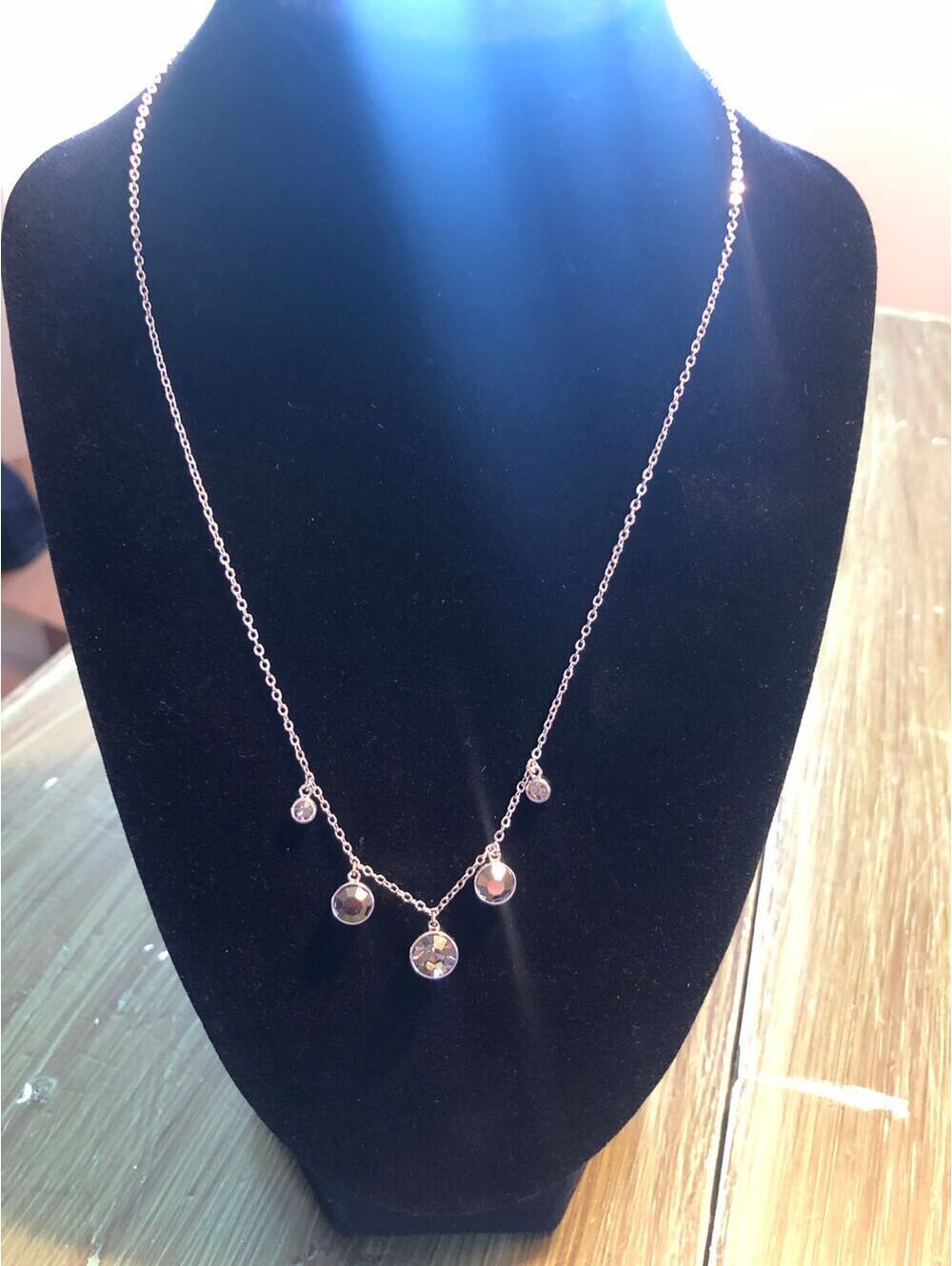 White House Black Market EUC Silver Tone Necklace with Gray Stones